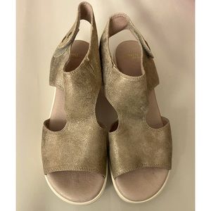 Johnston and Murphy Camilla sandal